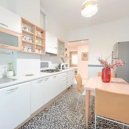 Appartement Elegant 120 Mq Wi-fi Two Balconies *